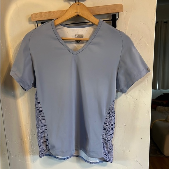 Columbia Sky Blue V-Neck Active Shirt - Picture 1 of 3